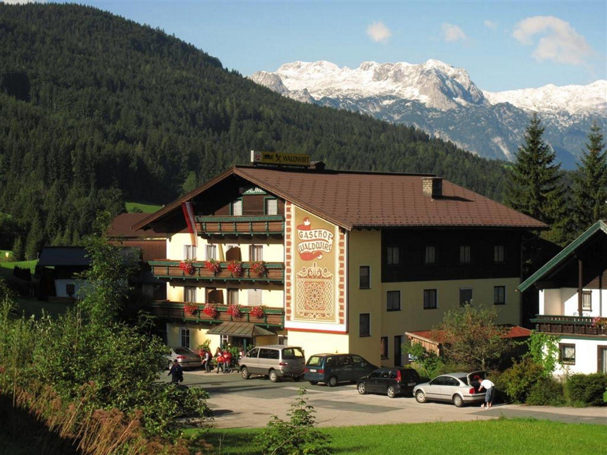 Gasthof Waldwirt Russbach am Pass Gschutt Εξωτερικό φωτογραφία